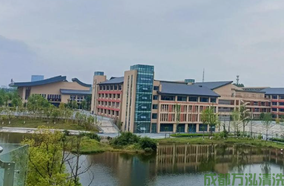 2025年7月03日内江某大学食堂油烟机和烟道清洗案例